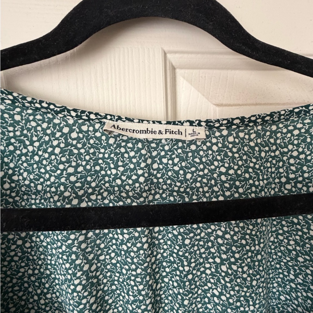 Abercrombie & Fitch Green Floral Women's top